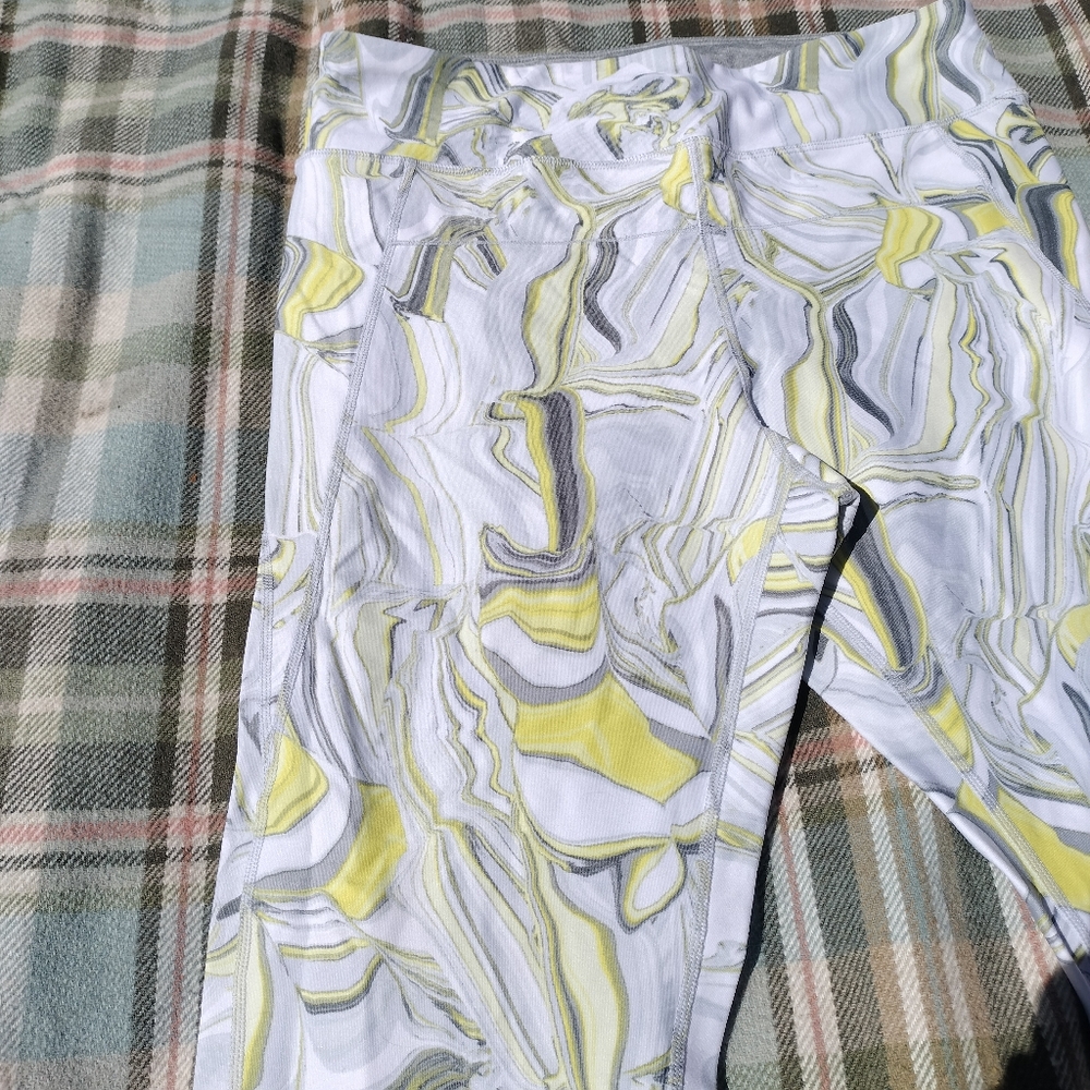 Marbled Pattern Performance Leggings - Picture 2 of 5